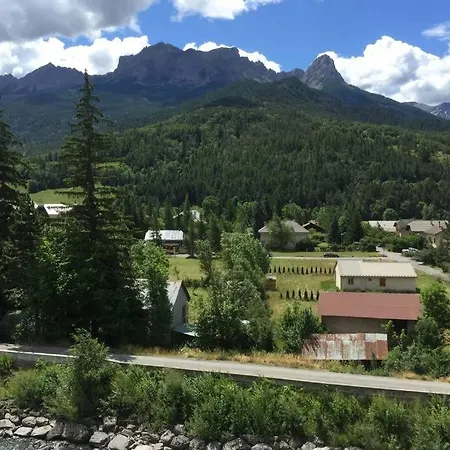 Maison Neuve Proche De Barcelonnette Vila